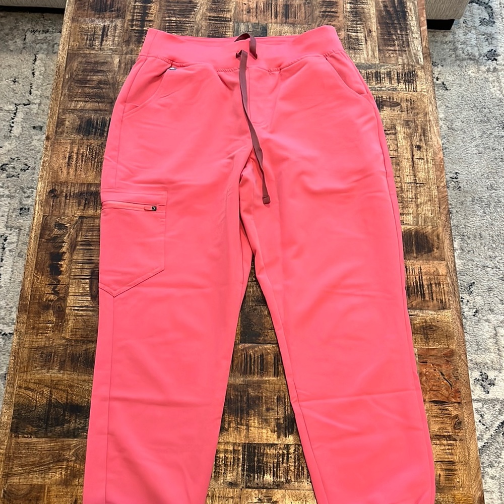 medium petite pink scrubs